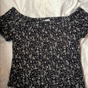 A ruffled crop top. Very stretchy and adorable!!🤩